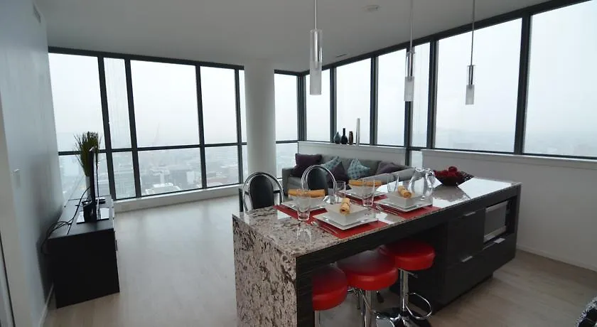 Toronto Escape - Entertainment District- 8 Charlotte Street Apartment