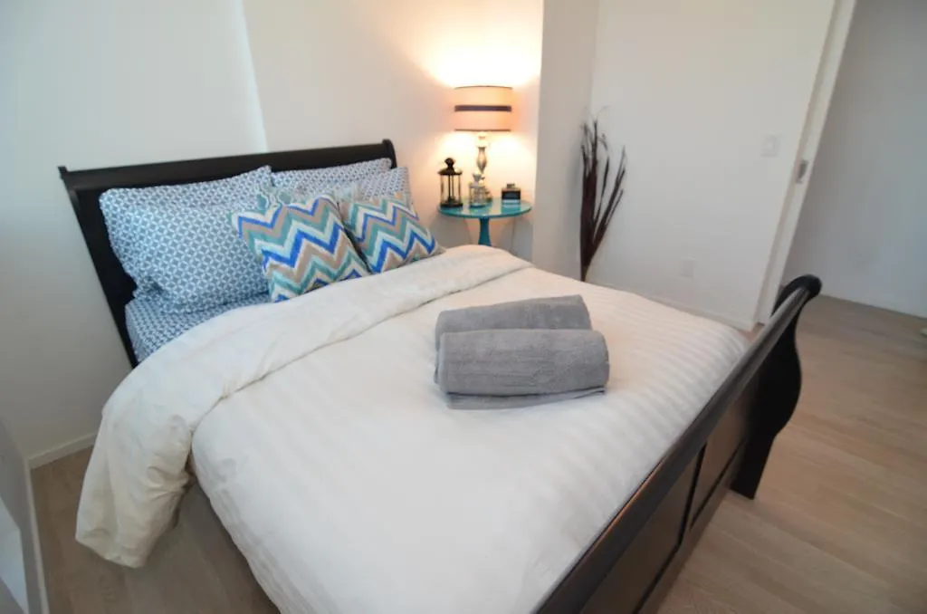 Toronto Escape - Entertainment District- 8 Charlotte Street Apartment