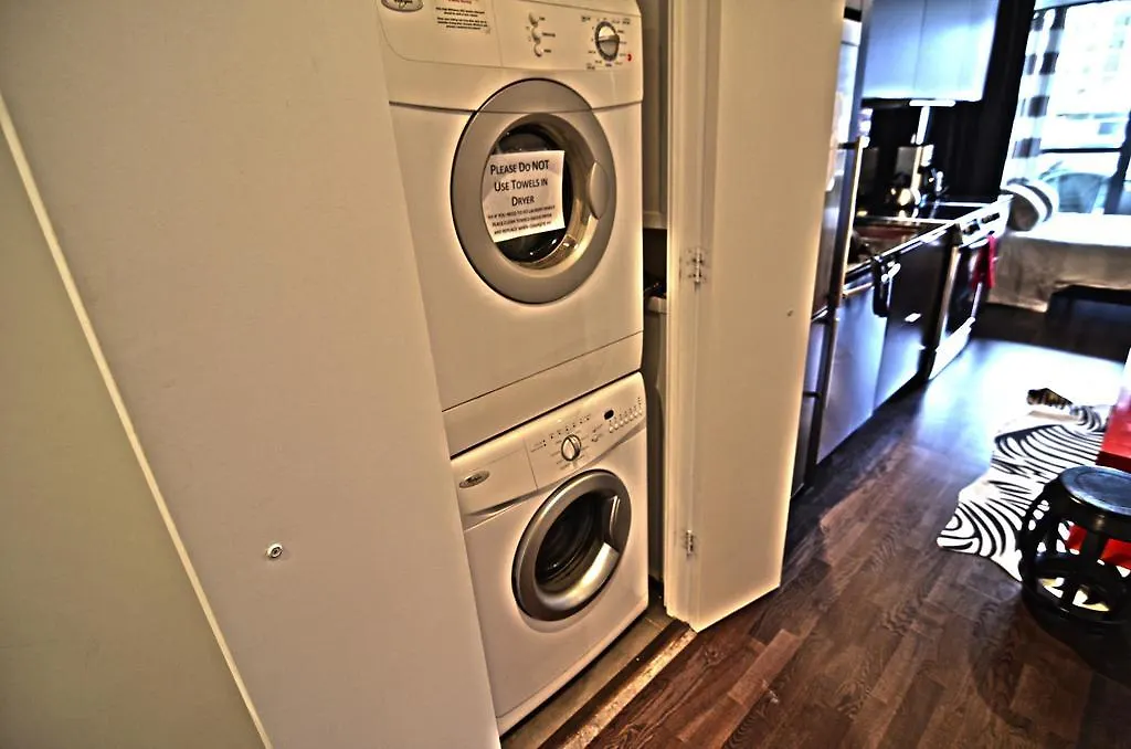 Toronto Escape - Entertainment District- 8 Charlotte Street Apartment