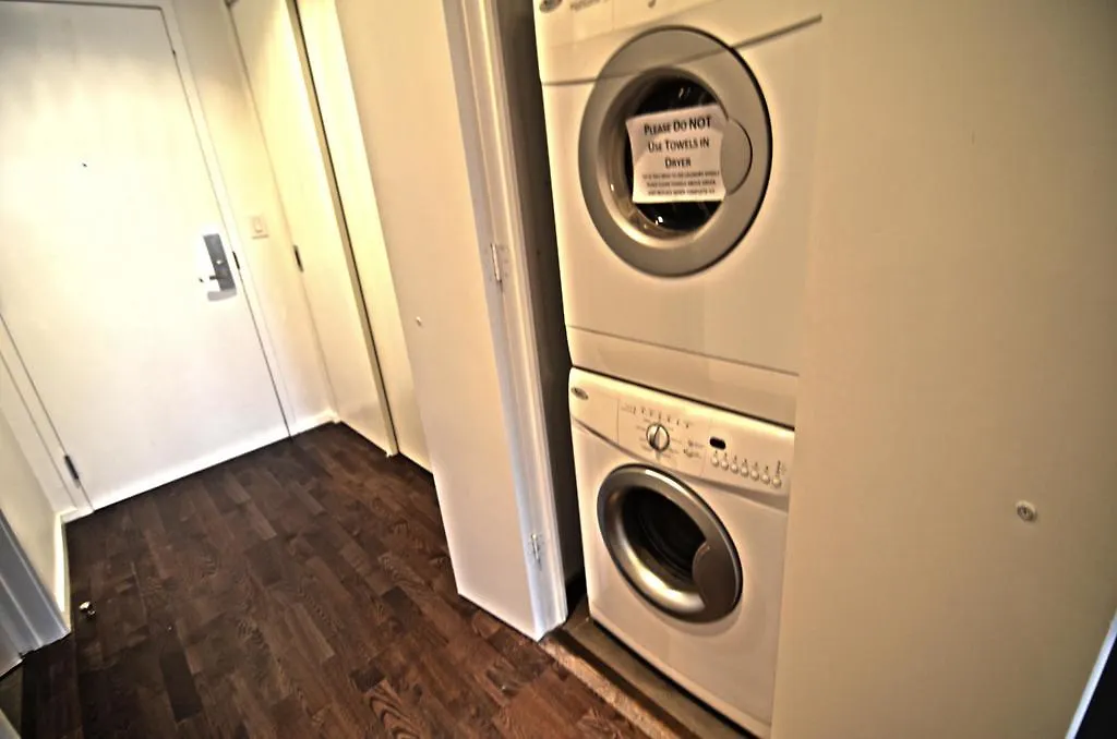 Toronto Escape - Entertainment District- 8 Charlotte Street Apartment