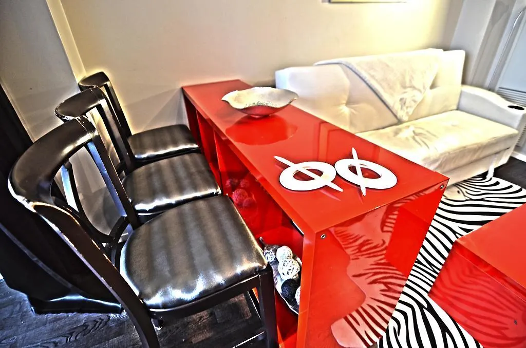 Toronto Escape - Entertainment District- 8 Charlotte Street Apartment