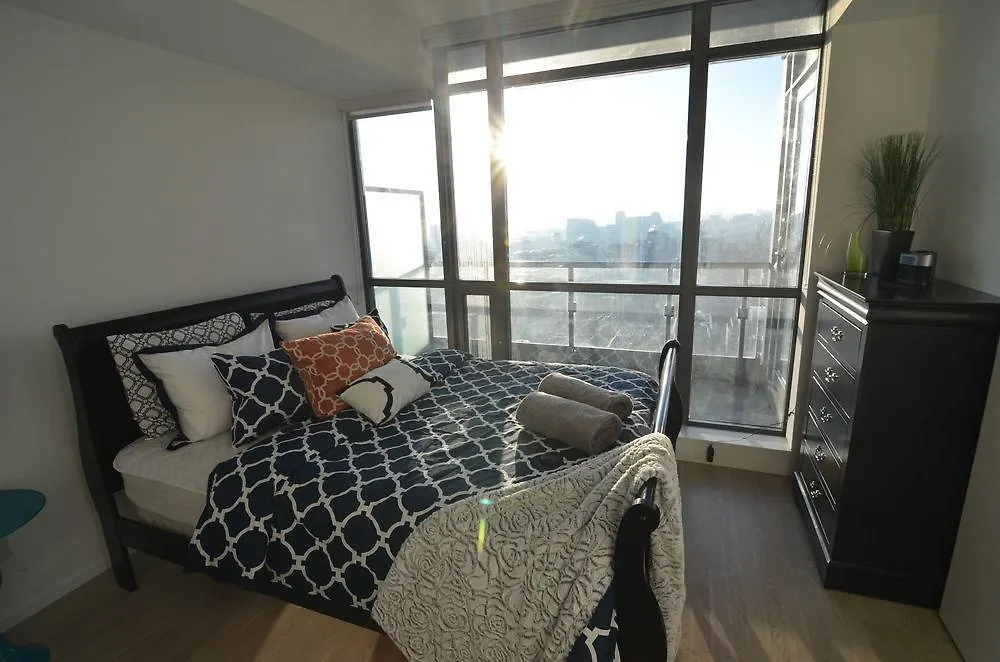 Toronto Escape - Entertainment District- 8 Charlotte Street Apartment