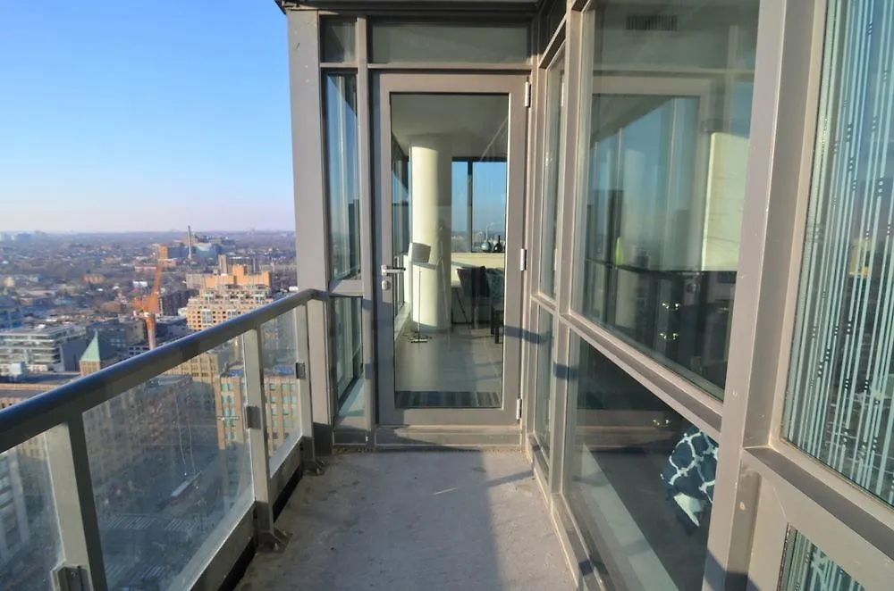 Toronto Escape - Entertainment District- 8 Charlotte Street Apartment