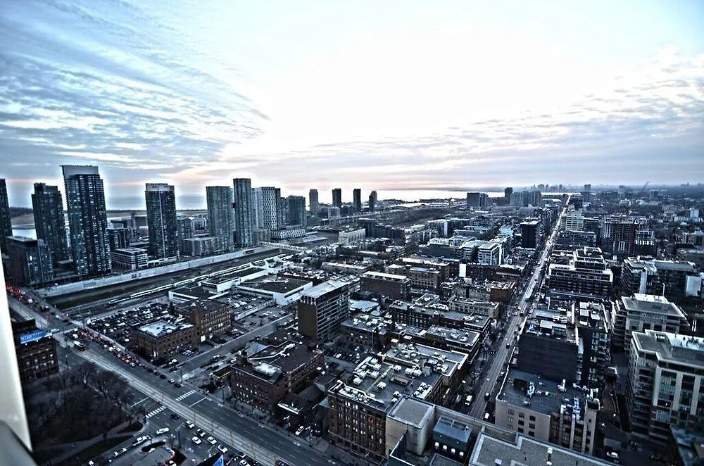 Toronto Escape - Entertainment District- 8 Charlotte Street Apartment