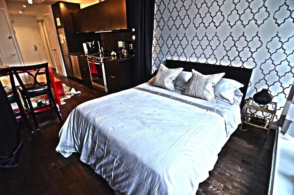 Toronto Escape - Entertainment District- 8 Charlotte Street Apartment