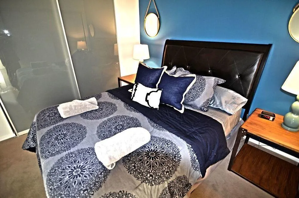 Toronto Escape - Entertainment District- 8 Charlotte Street Apartment