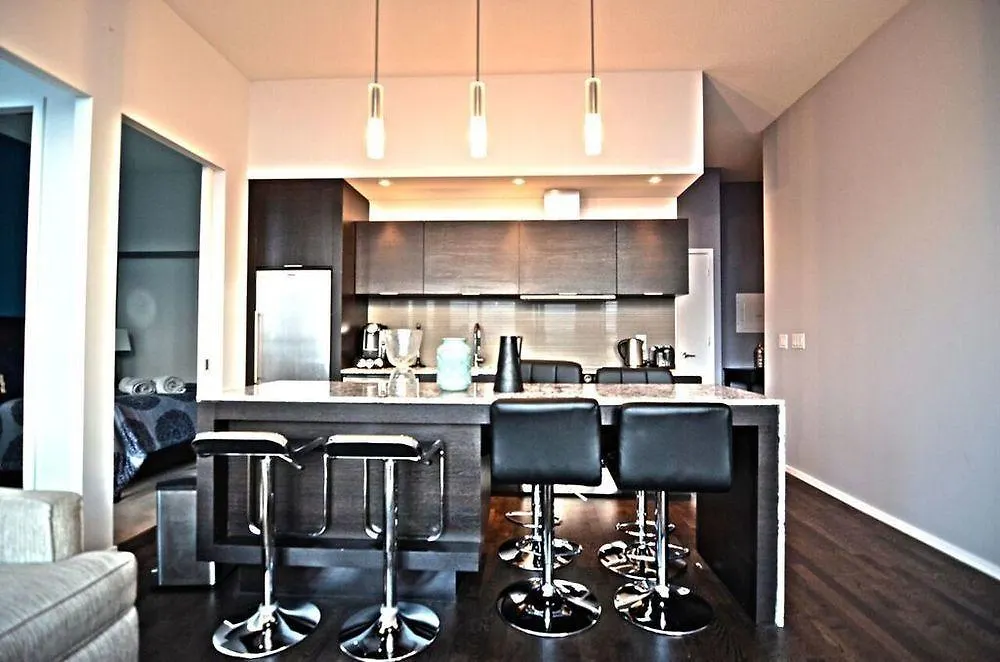Toronto Escape - Entertainment District- 8 Charlotte Street Apartment