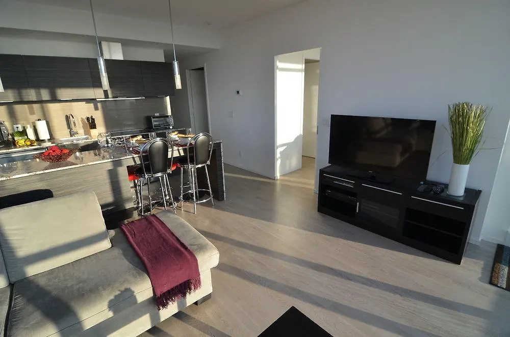Toronto Escape - Entertainment District- 8 Charlotte Street Apartment